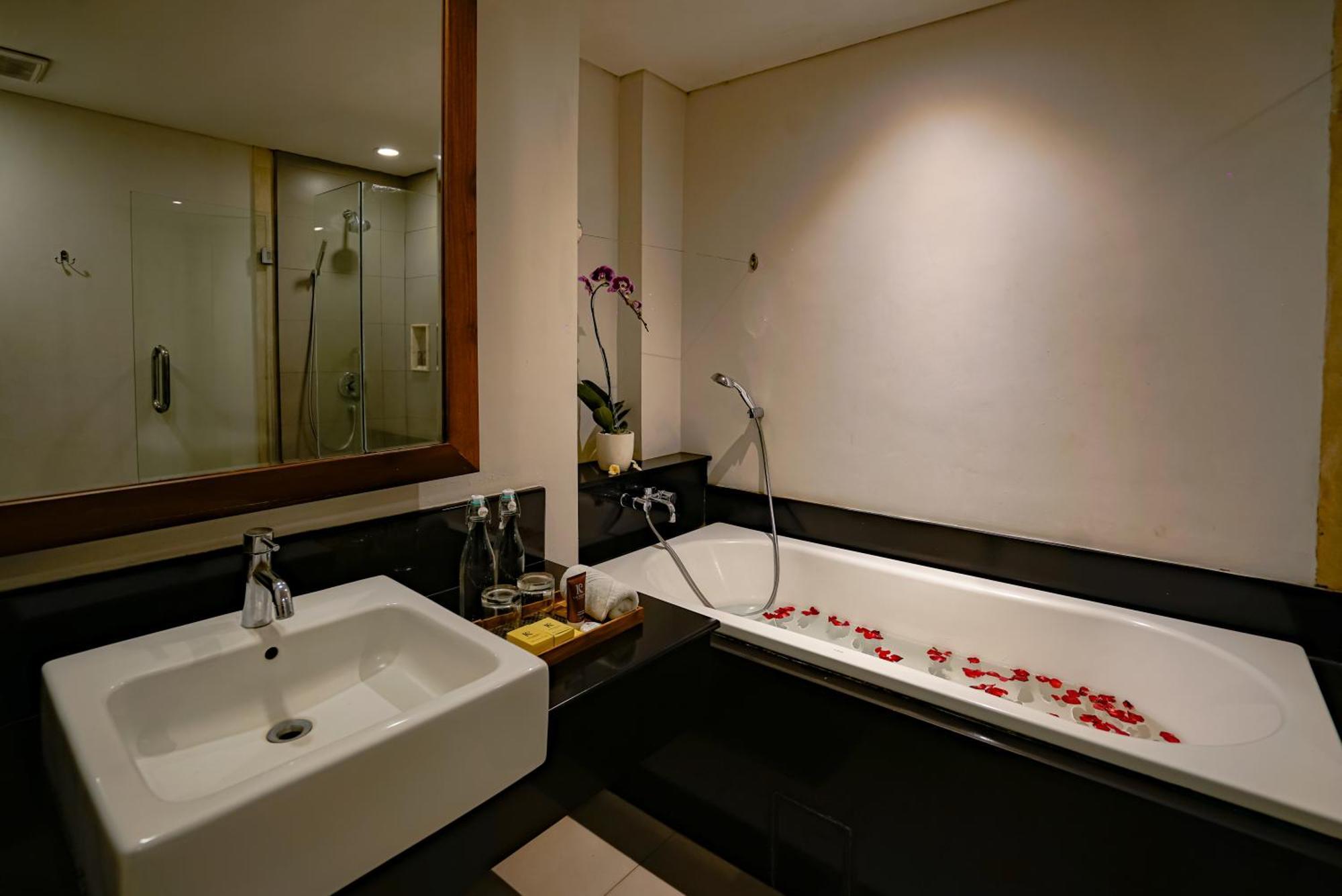 The Kirana Canggu Hotel Εξωτερικό φωτογραφία